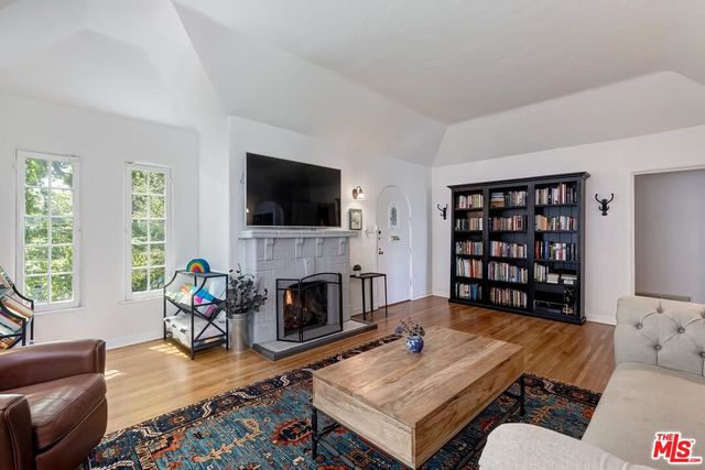 $2,450,000 | 2507 California Avenue, Santa Monica, CA 90403