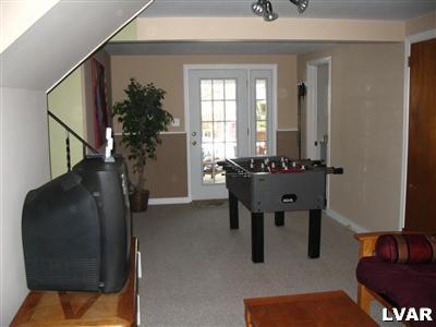 3166 Shakespeare Road Bethlehem, PA 18017 - Photo 13 of 15 Family room