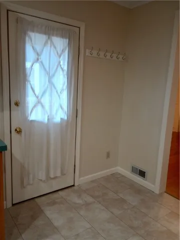 $1,700 | 410 Euclid Avenue, Unit A, Elmira, NY 14905