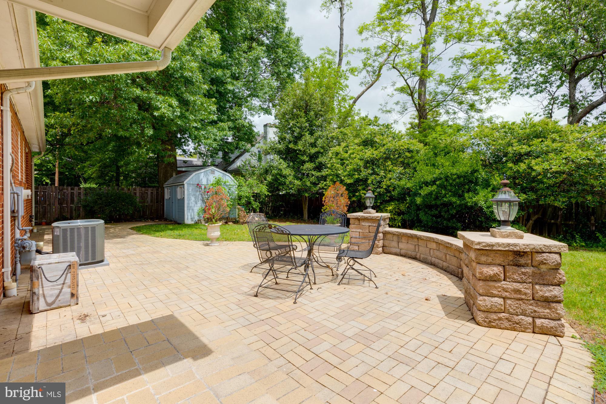 1947 South Arlington Ridge Road Arlington, VA 22202 - Photo 2 of 27