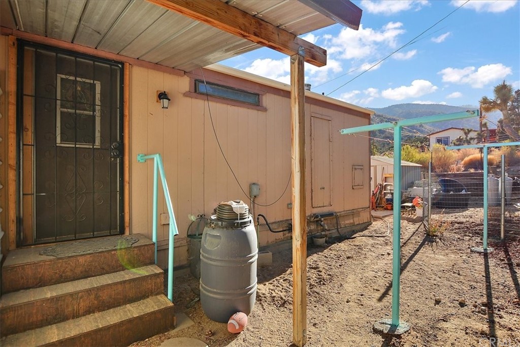 1614 Desert Front Road Pinon Hills, CA 92372 - Photo 3 of 24