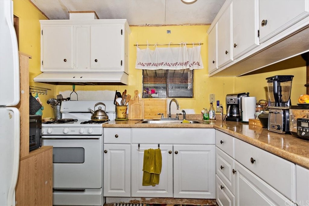 1614 Desert Front Road Pinon Hills, CA 92372 - Photo 7 of 24