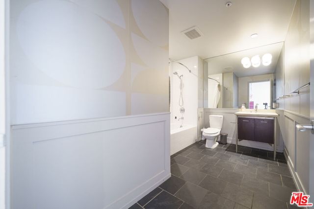 $859,000 | 1155 South Grand Avenue, Unit 817, Los Angeles, CA 90015