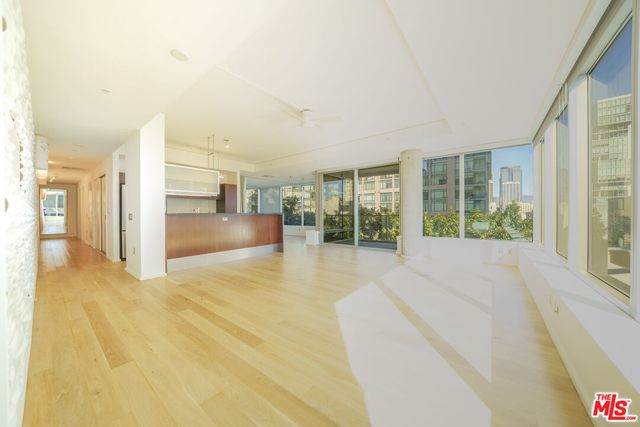 $859,000 | 1155 South Grand Avenue, Unit 817, Los Angeles, CA 90015