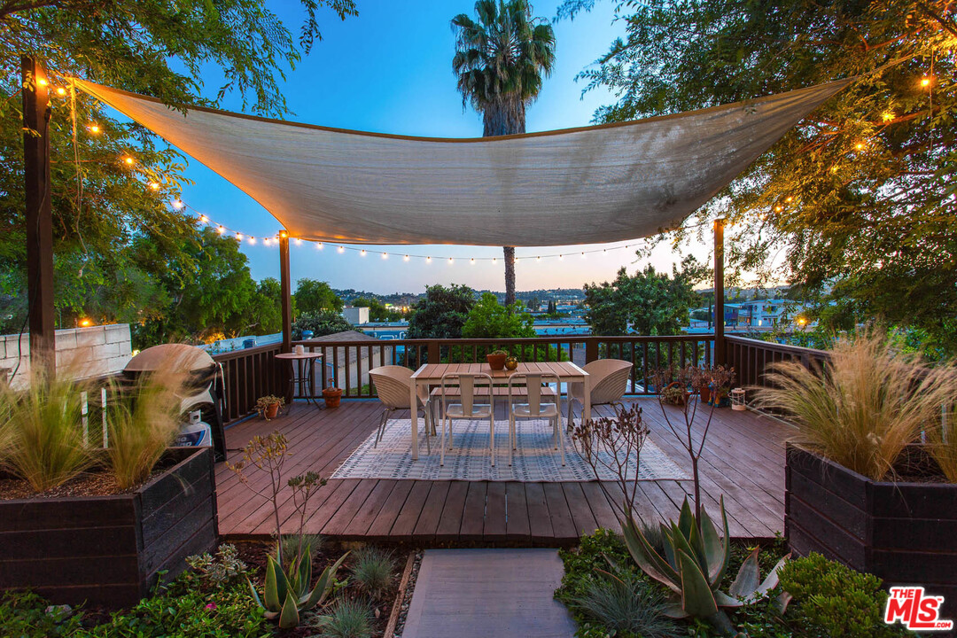 3210 Weldon Avenue Los Angeles, CA 90065 - Photo 1 of 30