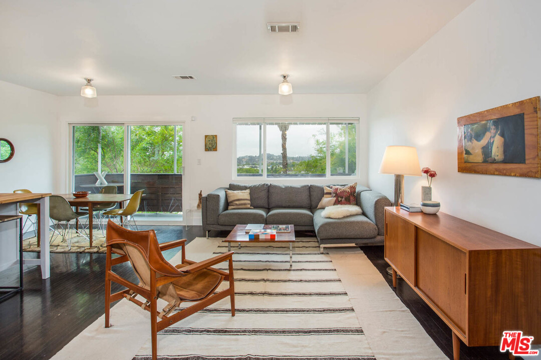 3210 Weldon Avenue Los Angeles, CA 90065 - Photo 3 of 30