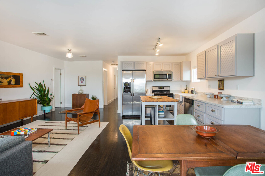 3210 Weldon Avenue Los Angeles, CA 90065 - Photo 4 of 30