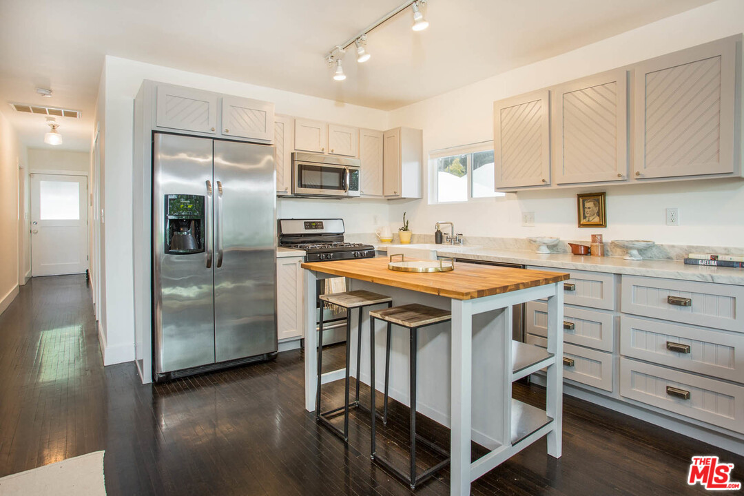 3210 Weldon Avenue Los Angeles, CA 90065 - Photo 5 of 30