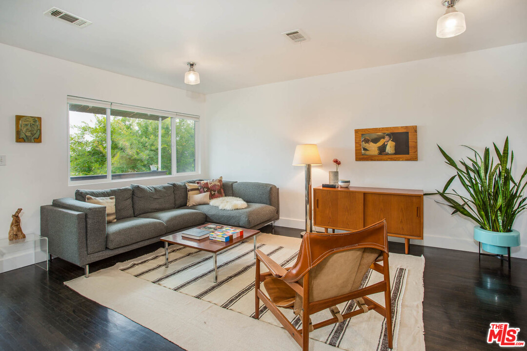 3210 Weldon Avenue Los Angeles, CA 90065 - Photo 7 of 30