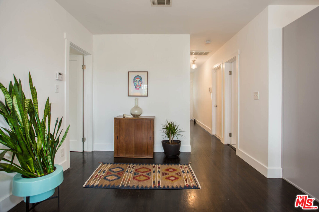 3210 Weldon Avenue Los Angeles, CA 90065 - Photo 8 of 30