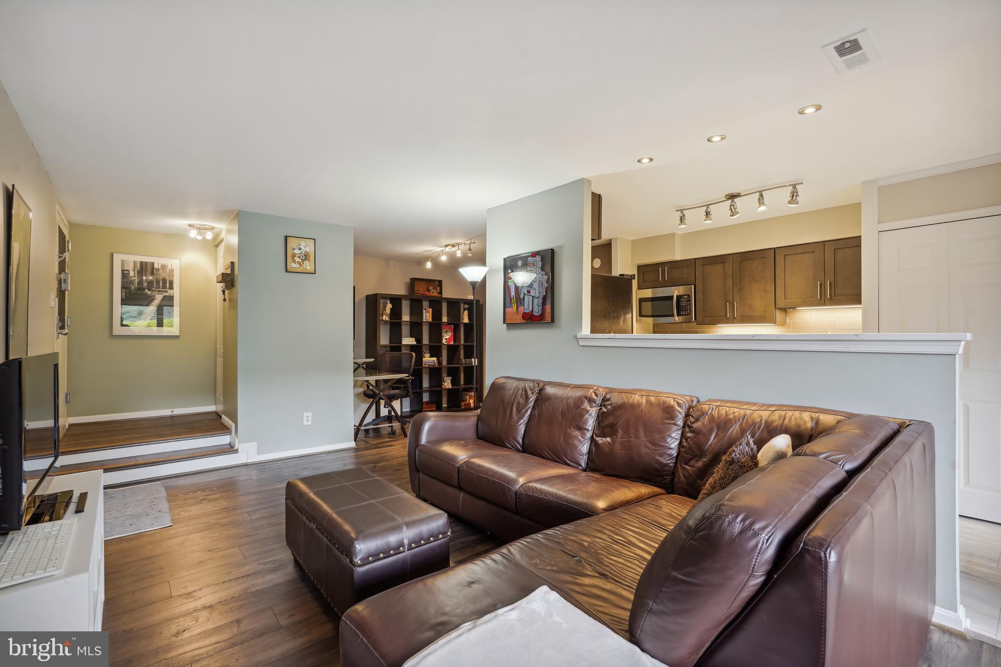 11204 Chestnut Grove Square, Unit 11204108 Reston, VA 20190 - Photo 7 of 40 a living room with furniture and wooden floor