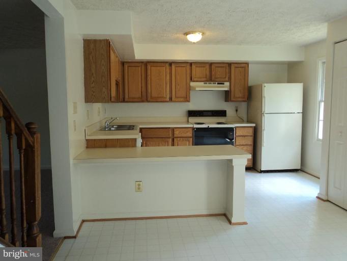 401 Cross Ridge Court Stafford, VA 22554 - Photo 2 of 18 Kitchen