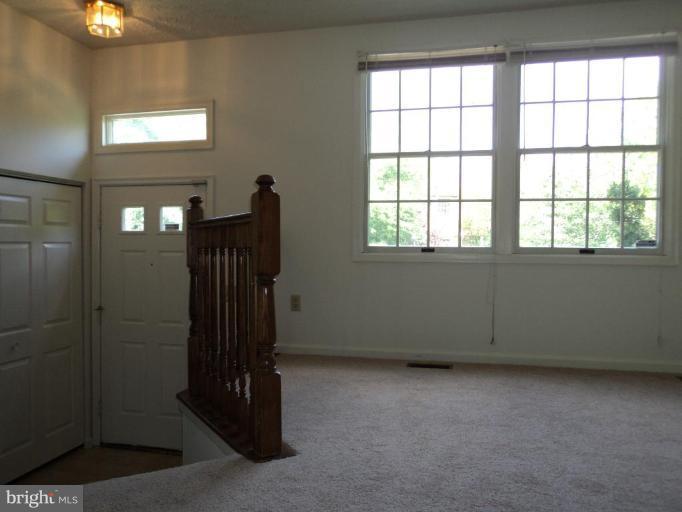 401 Cross Ridge Court Stafford, VA 22554 - Photo 16 of 18 Living Room