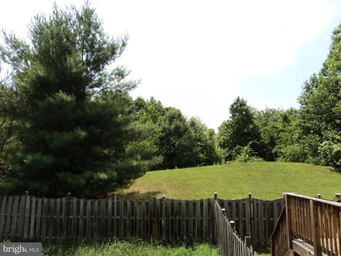 401 Cross Ridge Court Stafford, VA 22554 - Photo 3 of 18 Back yard