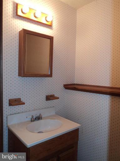 401 Cross Ridge Court Stafford, VA 22554 - Photo 6 of 18 Bath #4