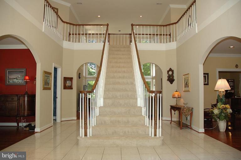 1309 Stamford Way Reston, VA 20194 - Photo 2 of 30 Entrance / Foyer