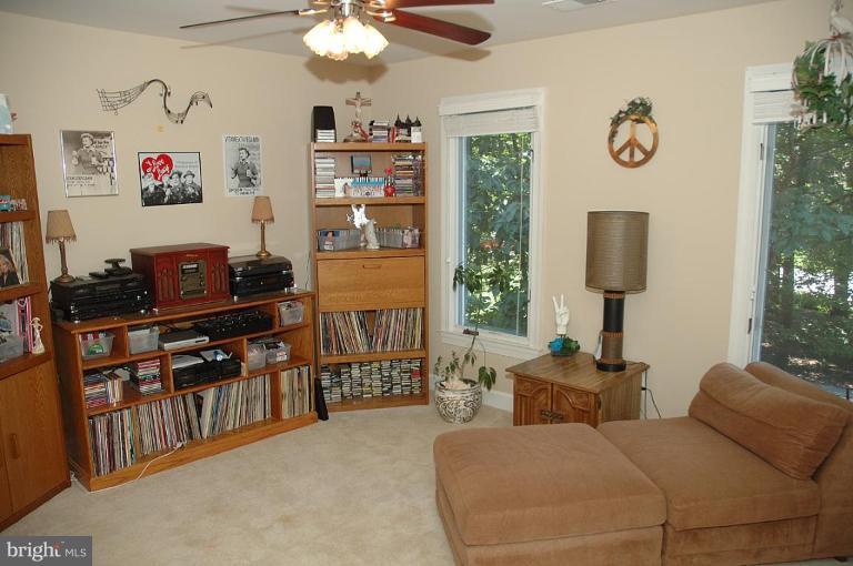 1309 Stamford Way Reston, VA 20194 - Photo 17 of 30 Bedroom #4