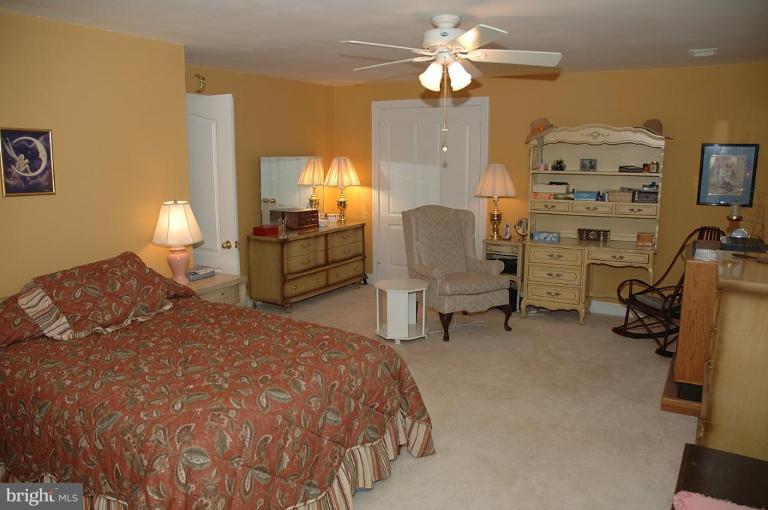 1309 Stamford Way Reston, VA 20194 - Photo 21 of 30 Apartment Bedroom