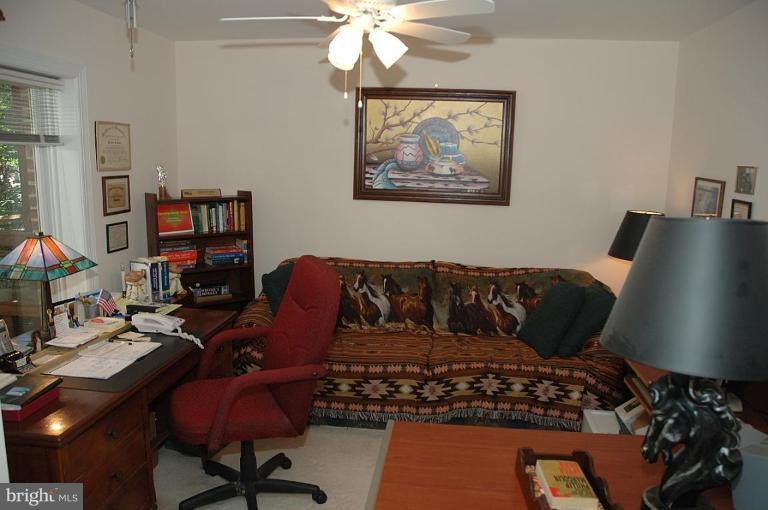 1309 Stamford Way Reston, VA 20194 - Photo 23 of 30 Apartment Living Room