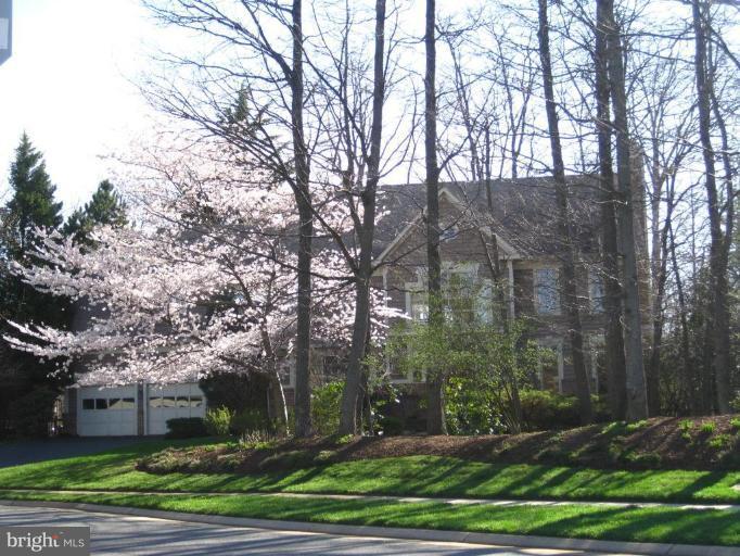 1309 Stamford Way Reston, VA 20194 - Photo 28 of 30 Garden #2