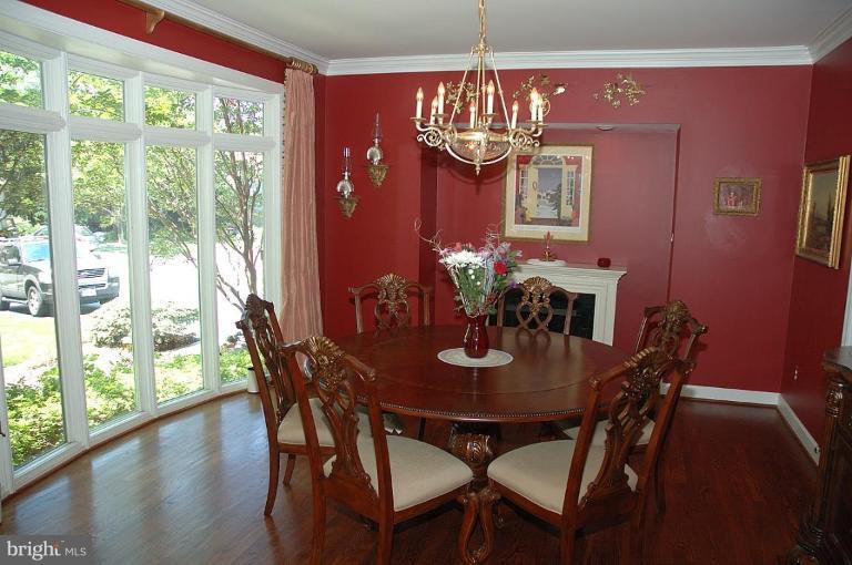1309 Stamford Way Reston, VA 20194 - Photo 4 of 30 Dining Room