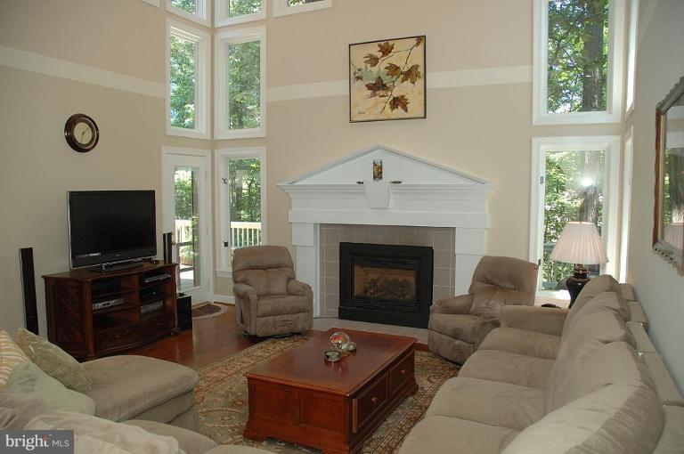 1309 Stamford Way Reston, VA 20194 - Photo 7 of 30 Family Room #2