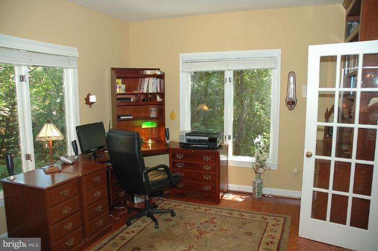 1309 Stamford Way Reston, VA 20194 - Photo 10 of 30 Library