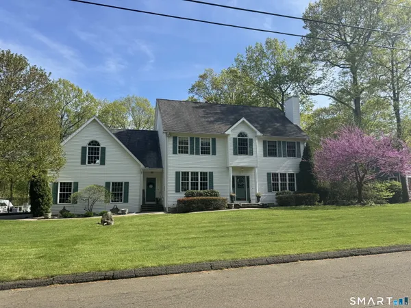 $599,000 | 37 Oakwood Lane, Hamden, CT 06518
