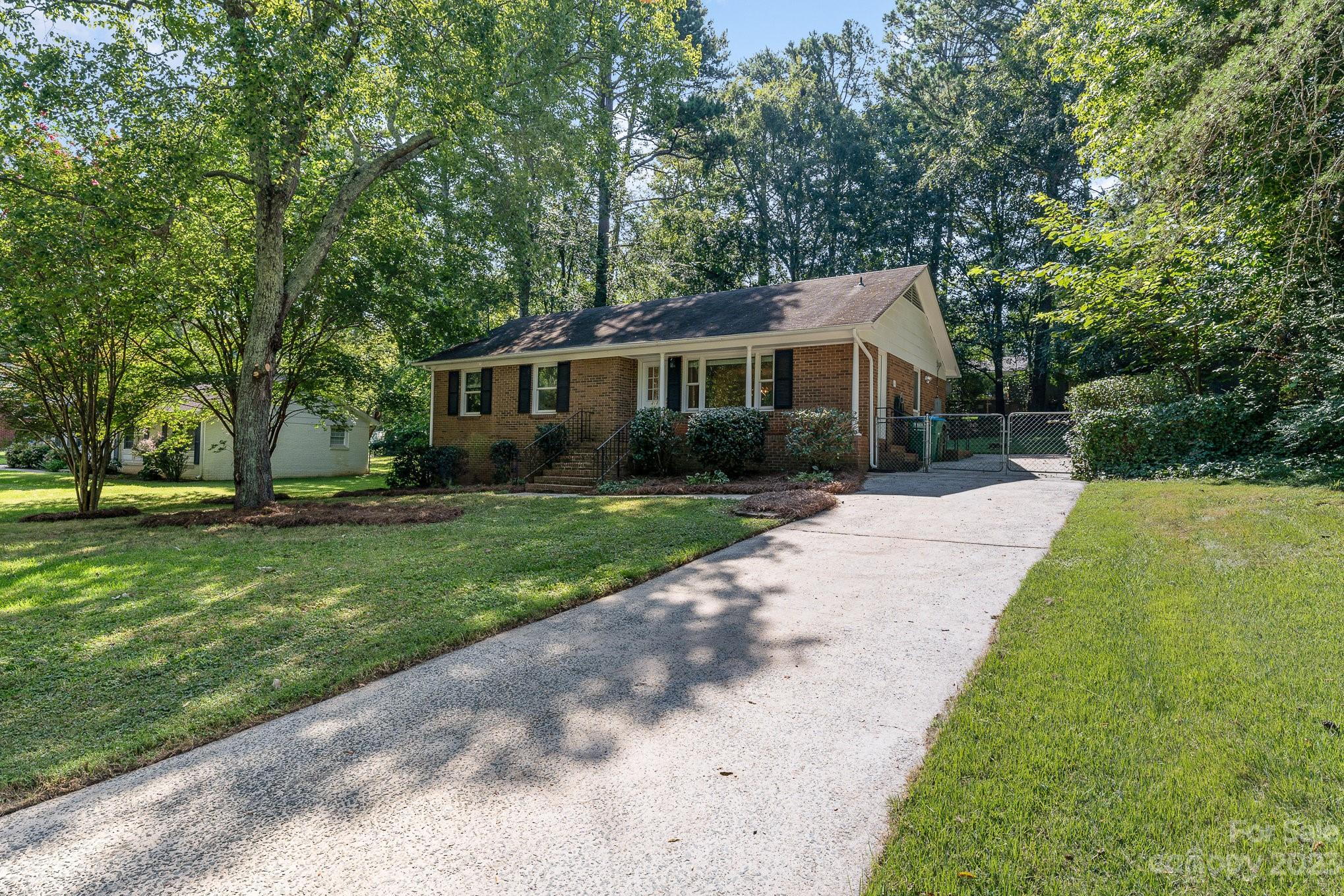 213 Clearbrook Road Matthews, NC 28105 - Photo 3 of 23 Gallery Image 3