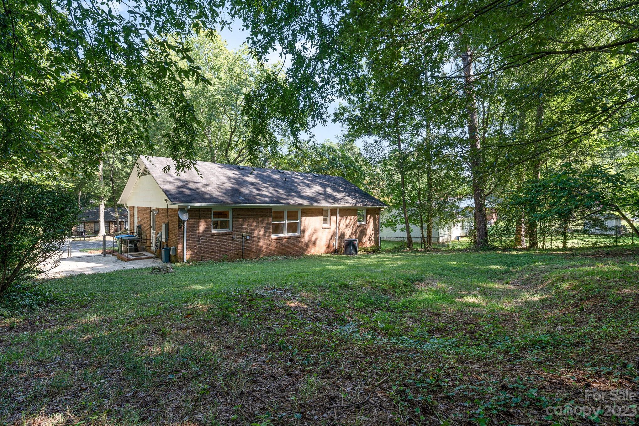 213 Clearbrook Road Matthews, NC 28105 - Photo 4 of 23 Gallery Image 4