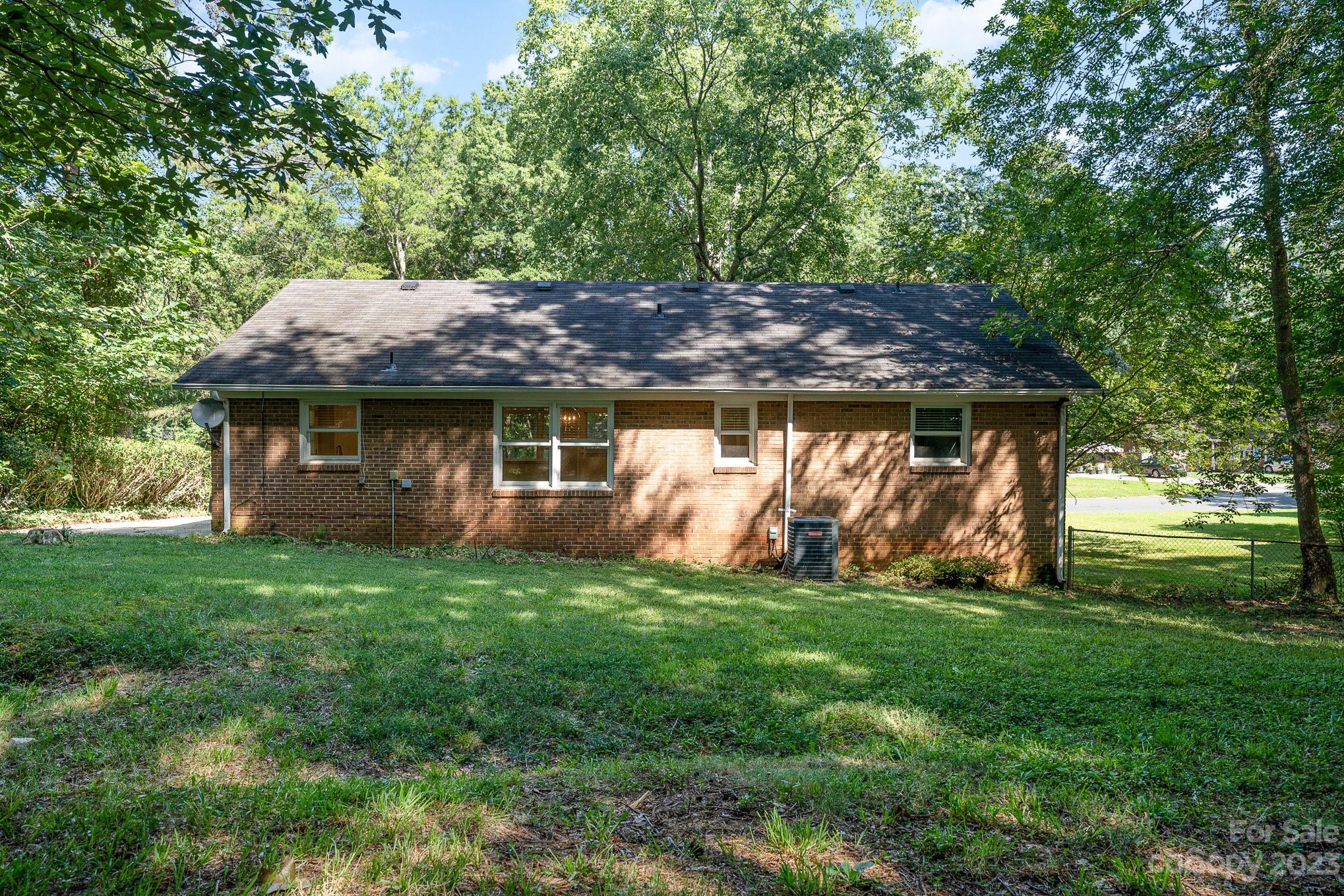 213 Clearbrook Road Matthews, NC 28105 - Photo 5 of 23 Gallery Image 5