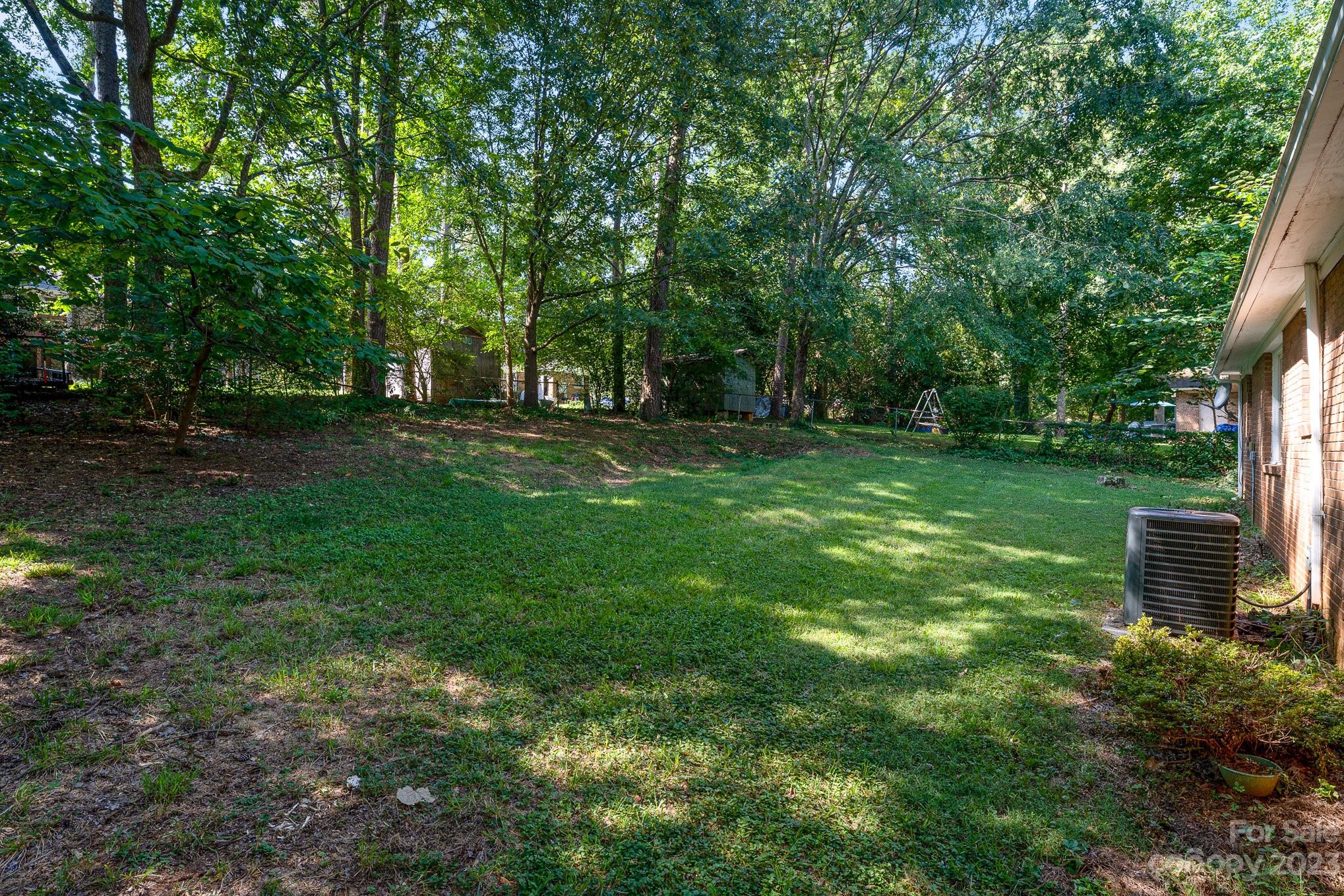 213 Clearbrook Road Matthews, NC 28105 - Photo 6 of 23 Gallery Image 6