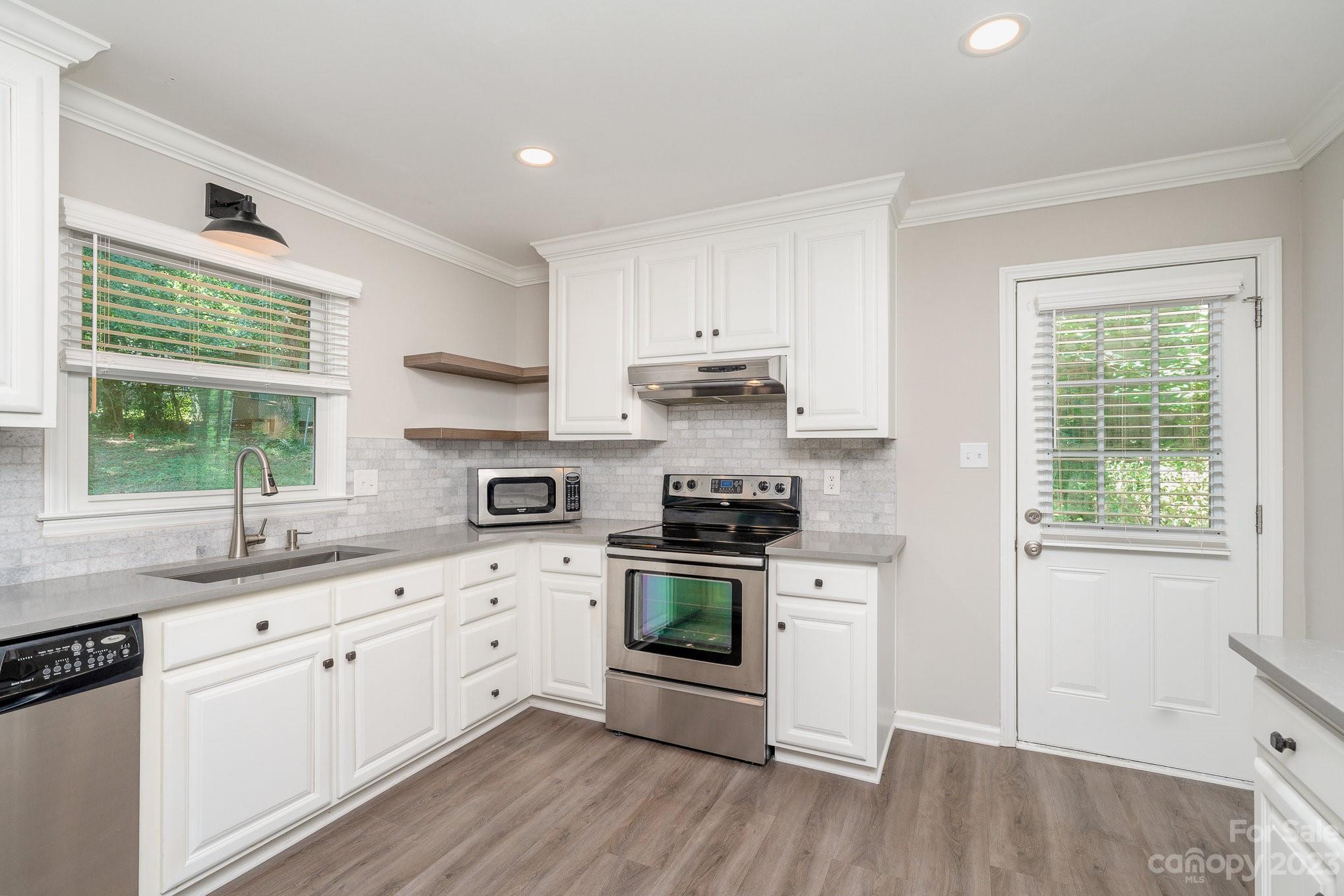213 Clearbrook Road Matthews, NC 28105 - Photo 7 of 23 Gallery Image 7