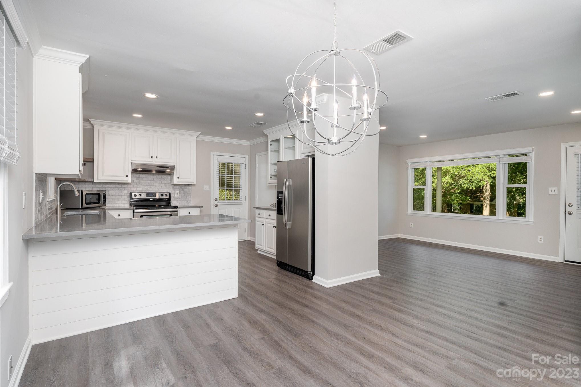 213 Clearbrook Road Matthews, NC 28105 - Photo 8 of 23 Gallery Image 8