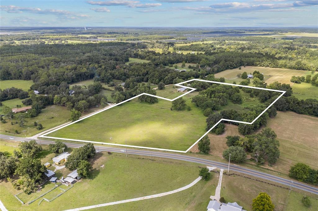 116 Perry Road Hawthorne, FL 32640 - Photo 6 of 12 a view of a tennis court