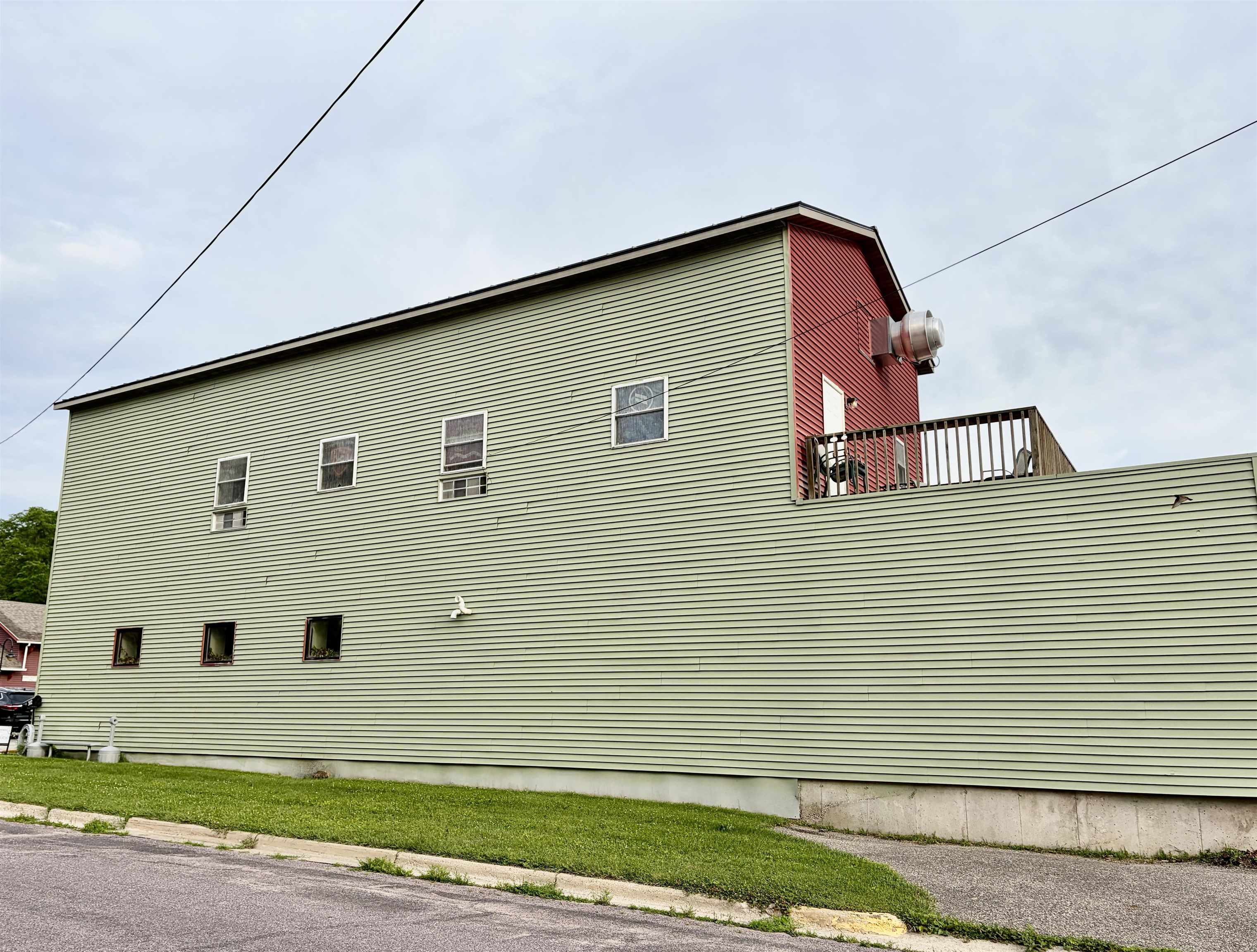 302 Railroad Street Elroy, WI 53929 - Photo 30 of 33