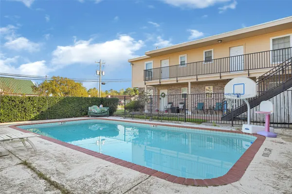 $1,400 | 107 East Willowick Avenue, Unit 4, Friendswood, TX 77546