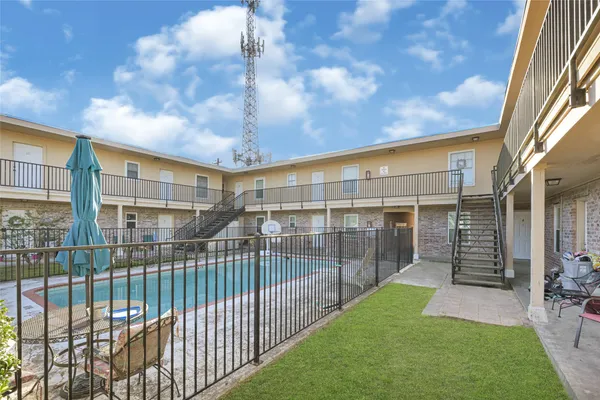 $1,400 | 107 East Willowick Avenue, Unit 4, Friendswood, TX 77546