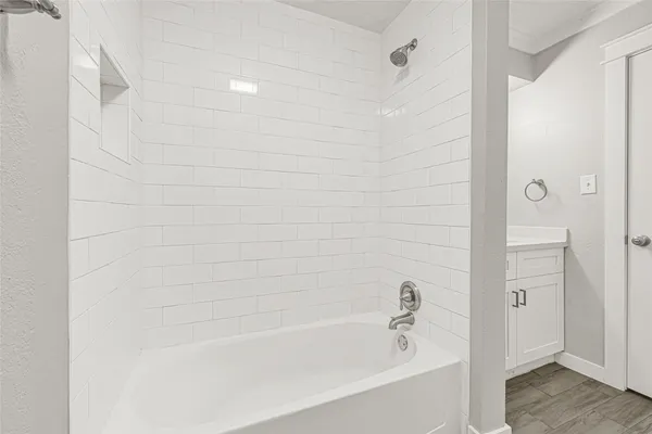 $1,400 | 107 East Willowick Avenue, Unit 4, Friendswood, TX 77546