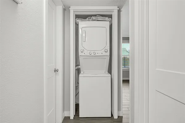 $1,400 | 107 East Willowick Avenue, Unit 4, Friendswood, TX 77546