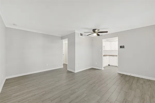 $1,400 | 107 East Willowick Avenue, Unit 4, Friendswood, TX 77546