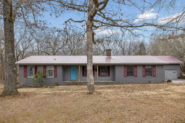 $358,900 | 305 Oak Leaf Circle, Winchester, TN 37398