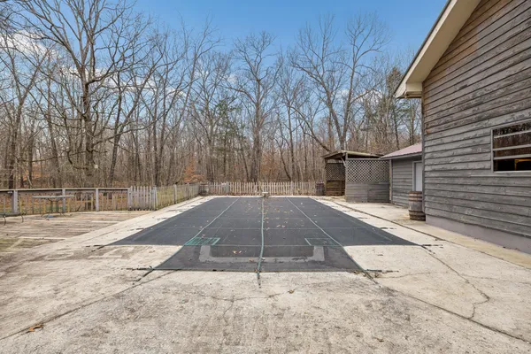 $357,900 | 305 Oak Leaf Circle, Winchester, TN 37398