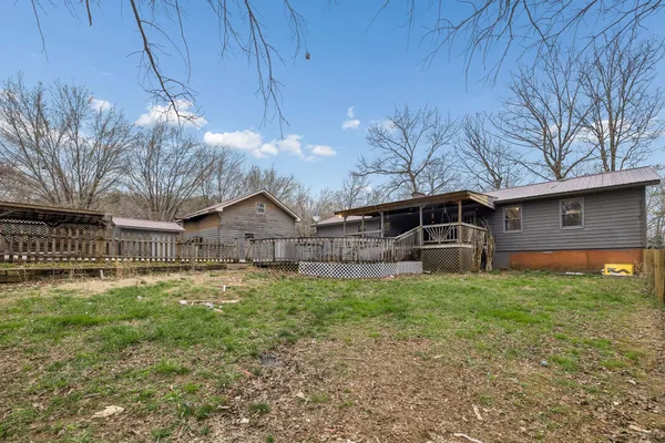 $357,900 | 305 Oak Leaf Circle, Winchester, TN 37398