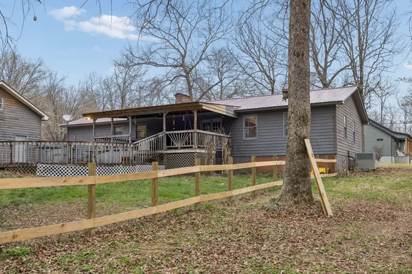 $357,900 | 305 Oak Leaf Circle, Winchester, TN 37398