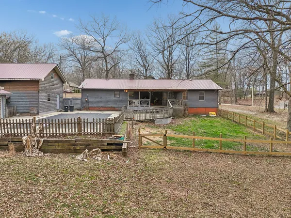 $357,900 | 305 Oak Leaf Circle, Winchester, TN 37398