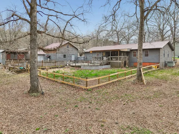 $357,900 | 305 Oak Leaf Circle, Winchester, TN 37398