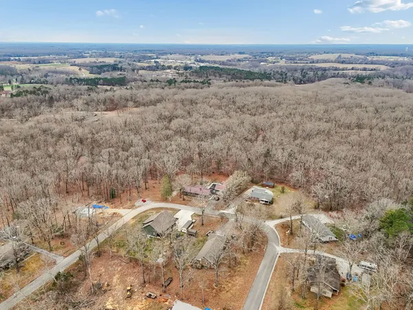 $357,900 | 305 Oak Leaf Circle, Winchester, TN 37398
