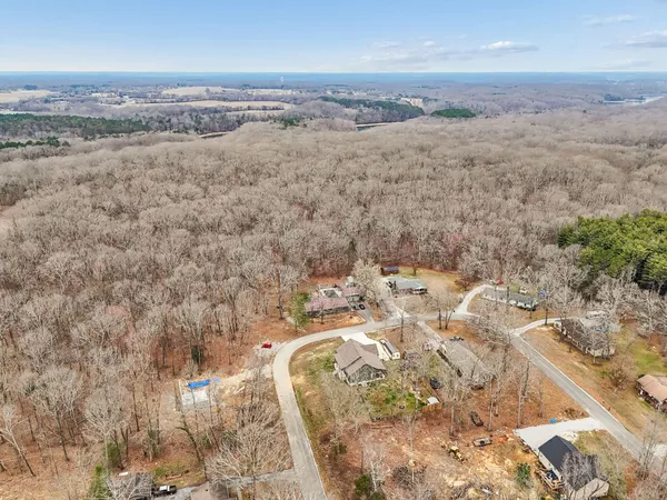 $357,900 | 305 Oak Leaf Circle, Winchester, TN 37398