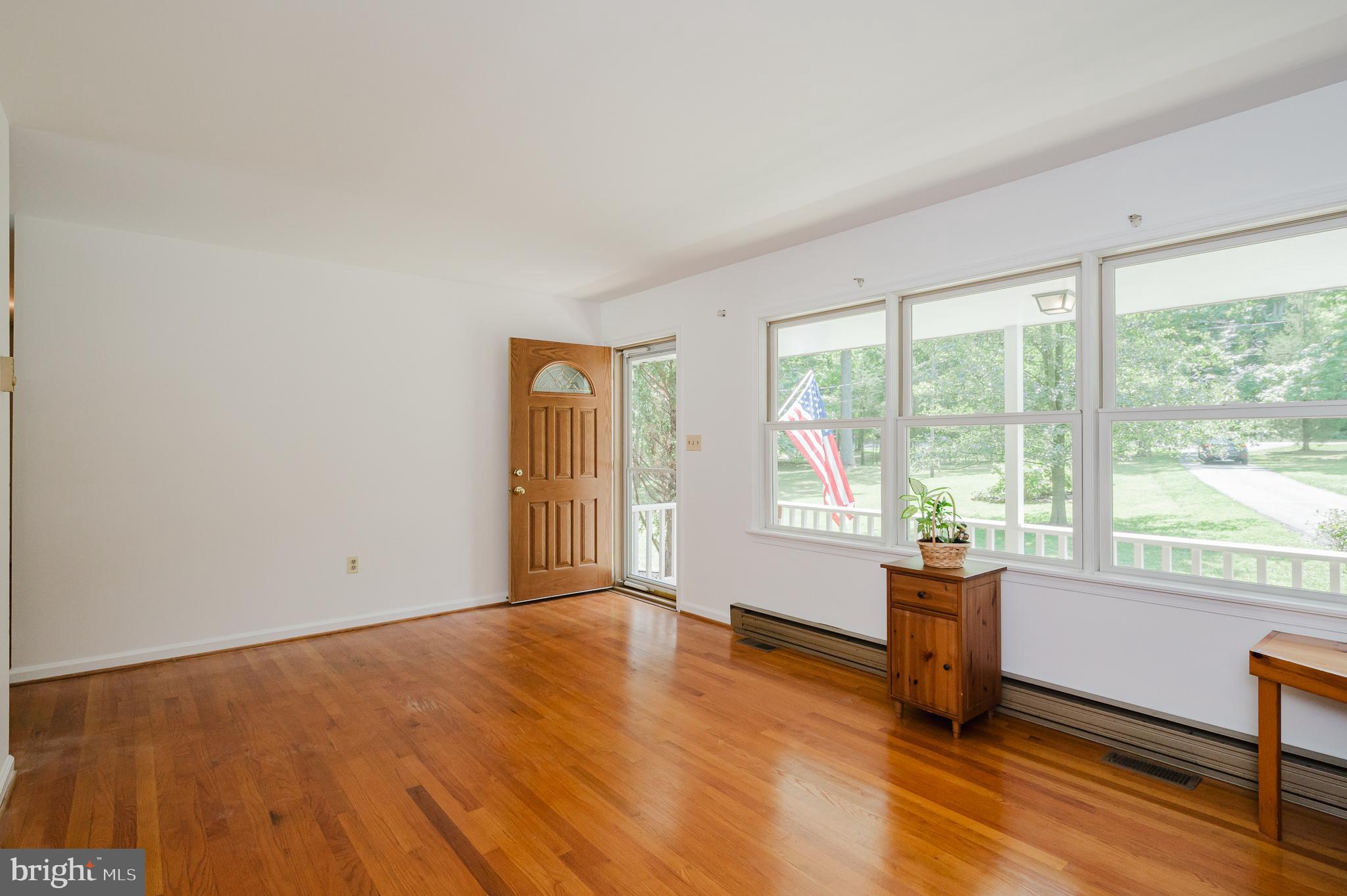 610 Cherry Hill Road Street, MD 21154 - Photo 10 of 30 Living Room